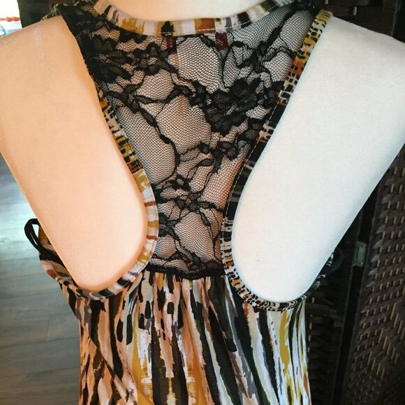 Black and Gold Lace Back Tank - Picture 3 of 12